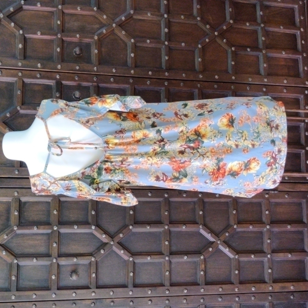 𝅺SIZE medium blue floral dress with flouncy sleeves and partially bareback w/ti